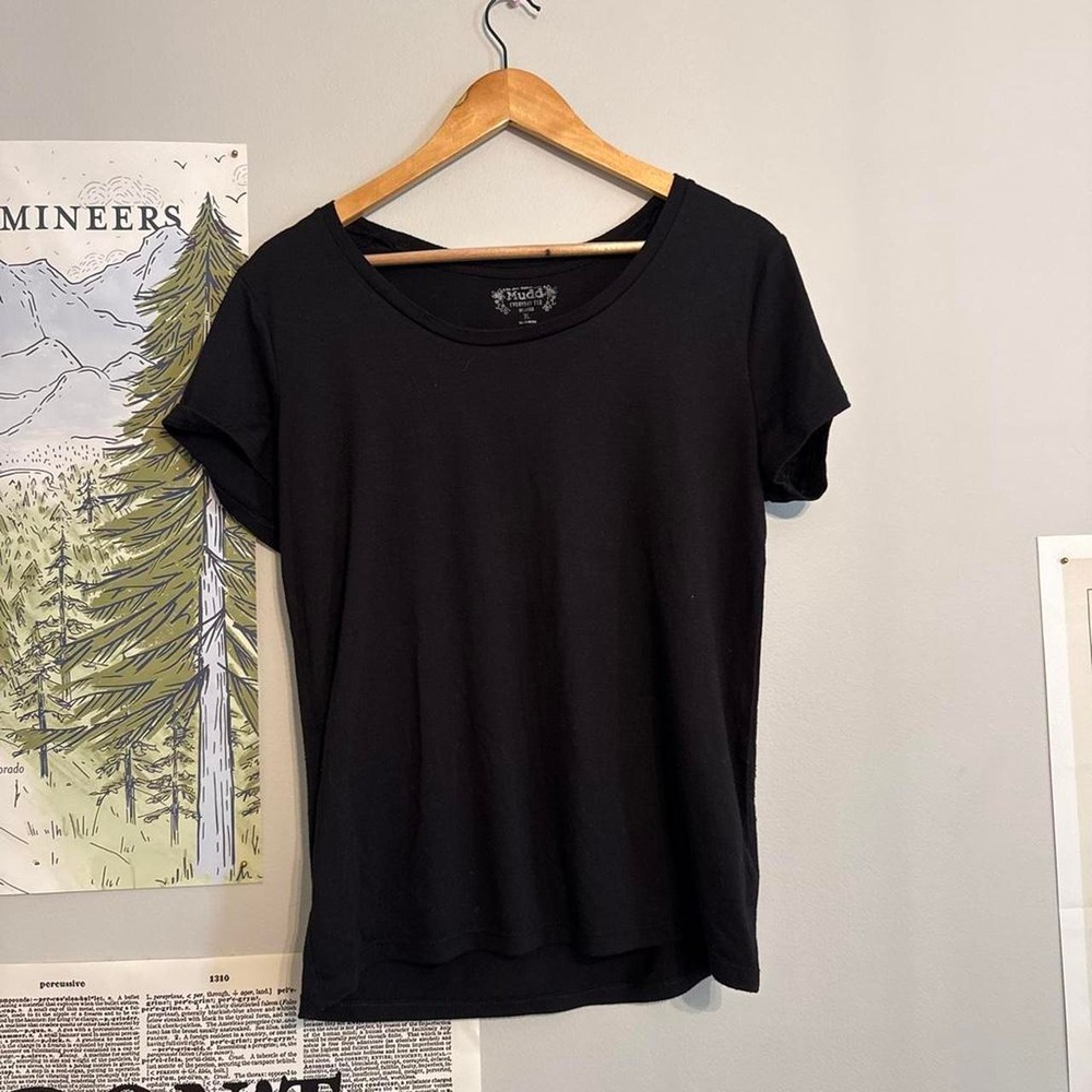 Mudd Everyday Tee Black Relaxed Short Sleeve Shirt